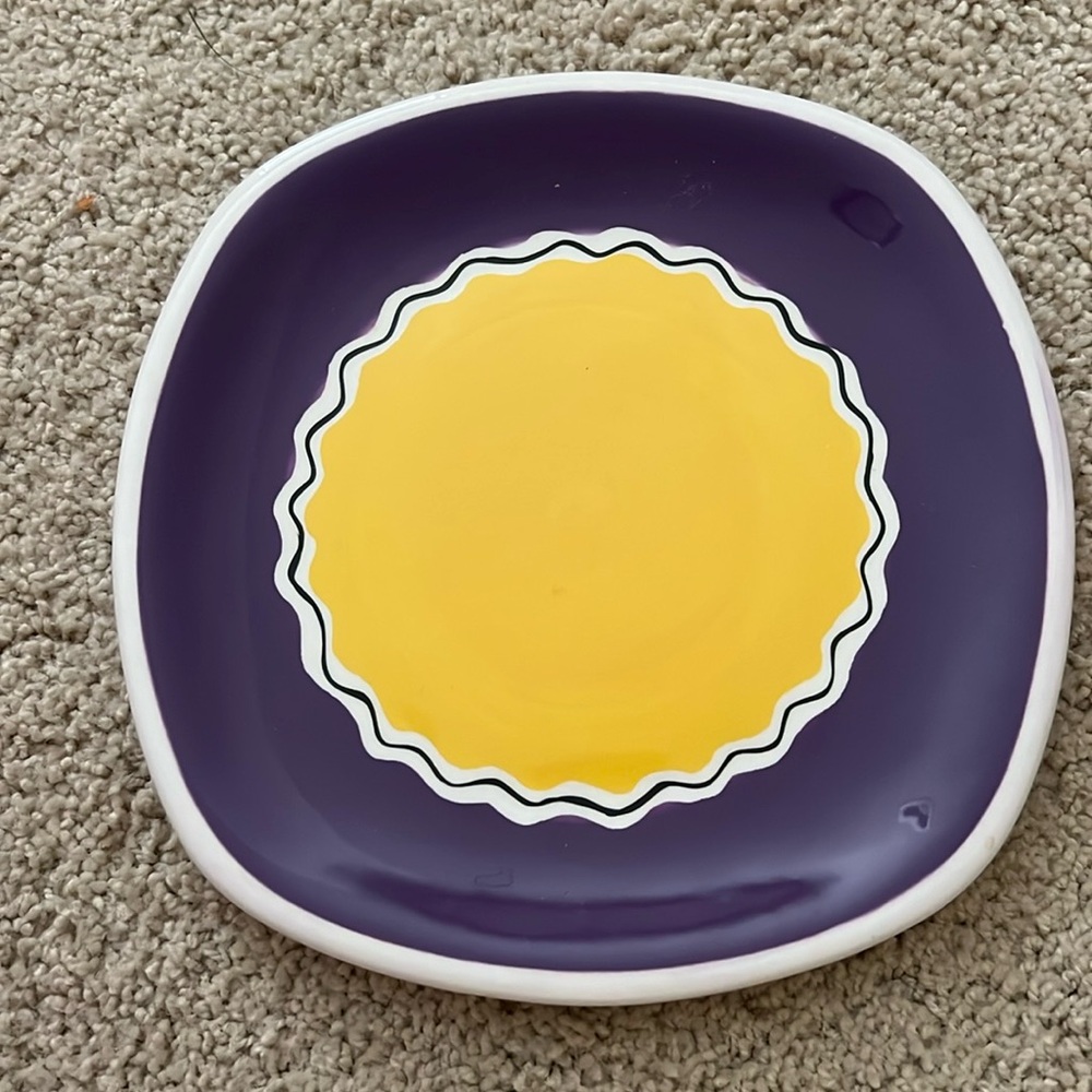 Dansk "Latin Spice Habanero Red’ 9 in Plate Red Purple Yellow Wavy Black Line